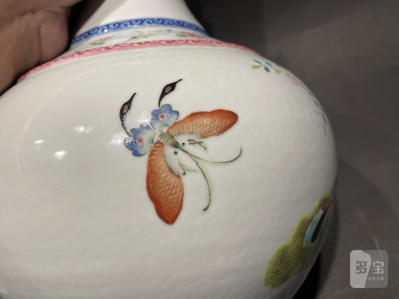 清光绪 粉彩花蝶纹赏瓶 - 图6